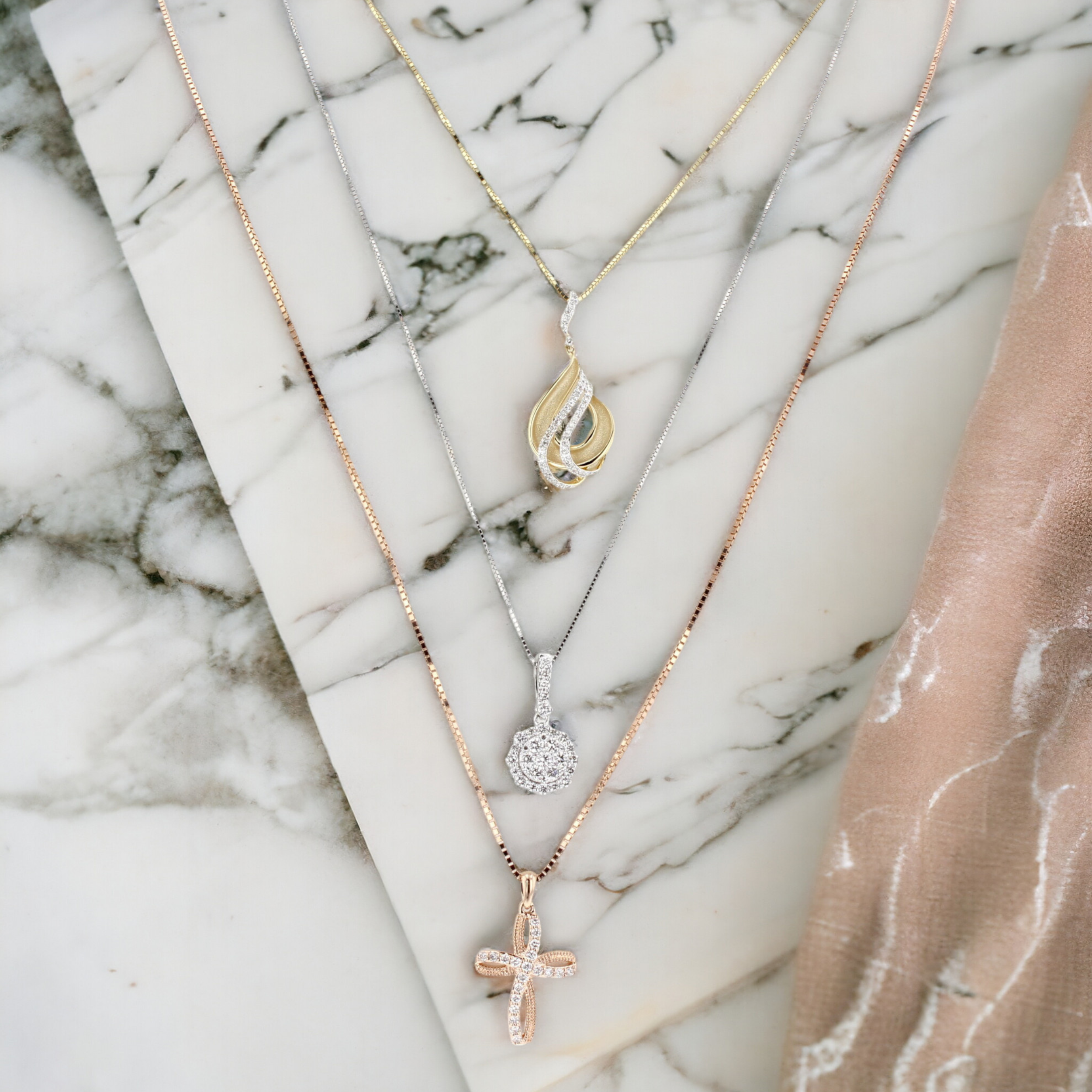 necklaces_cream_marble.png